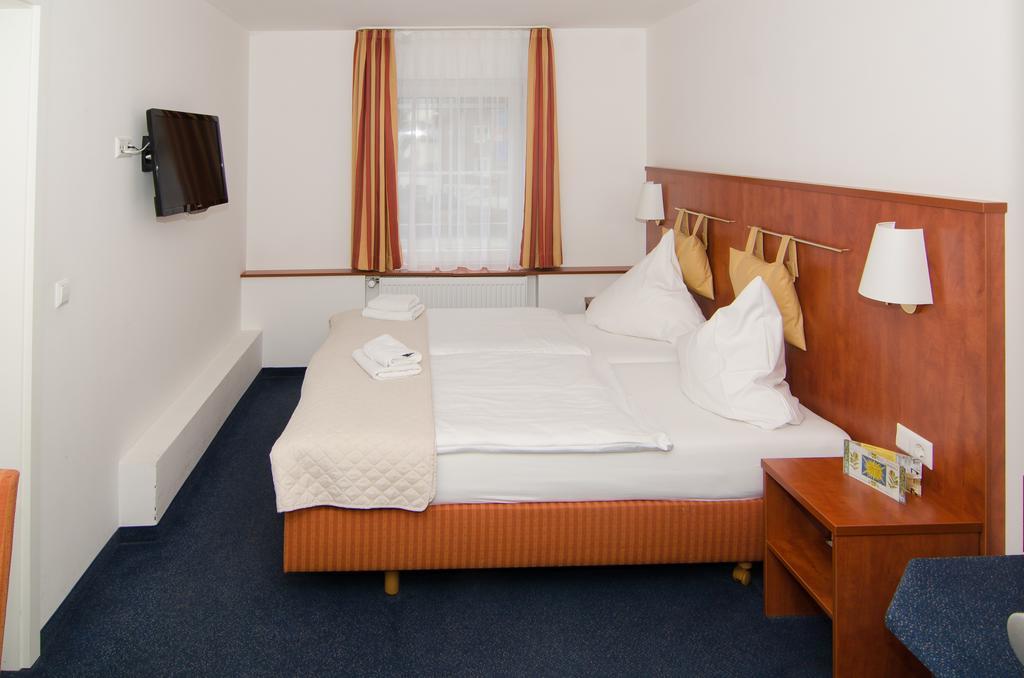 Hotel -Restaurant Taormina Birkenfeld  Екстериор снимка