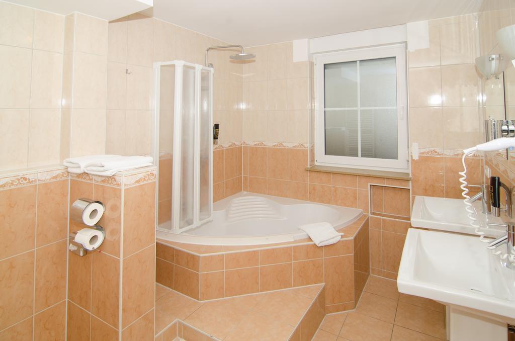 Hotel -Restaurant Taormina Birkenfeld  Екстериор снимка