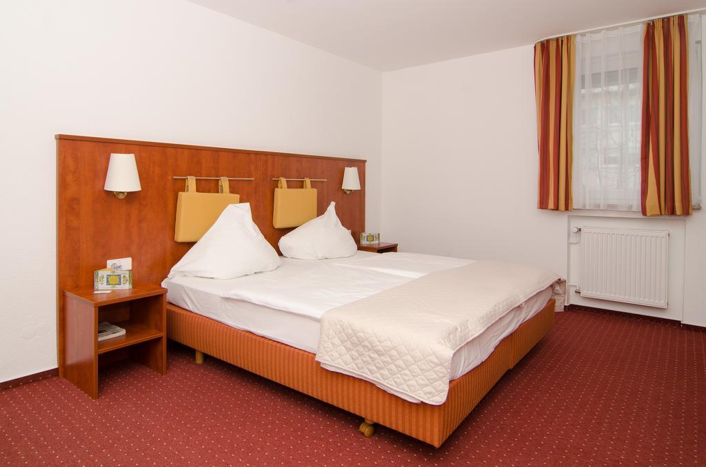 Hotel -Restaurant Taormina Birkenfeld  Екстериор снимка