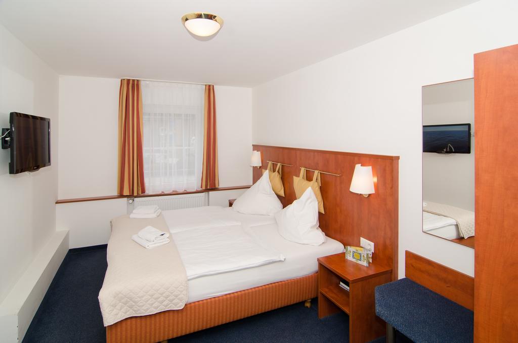 Hotel -Restaurant Taormina Birkenfeld  Екстериор снимка