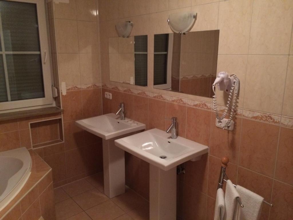 Hotel -Restaurant Taormina Birkenfeld  Екстериор снимка